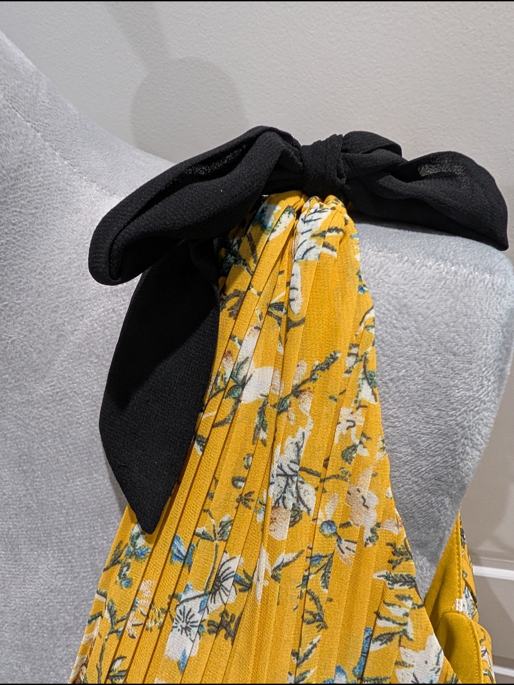 Lulu's‎ Yellow Floral Pleated Tiered Maxi Dress with Black Tie Straps Romantic - Picture 4 of 6